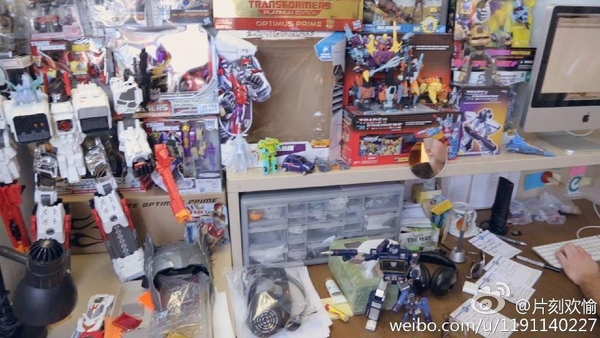 Transformers SDCC Metroplex Exclusive Generations Action Figure, via TFormers.com