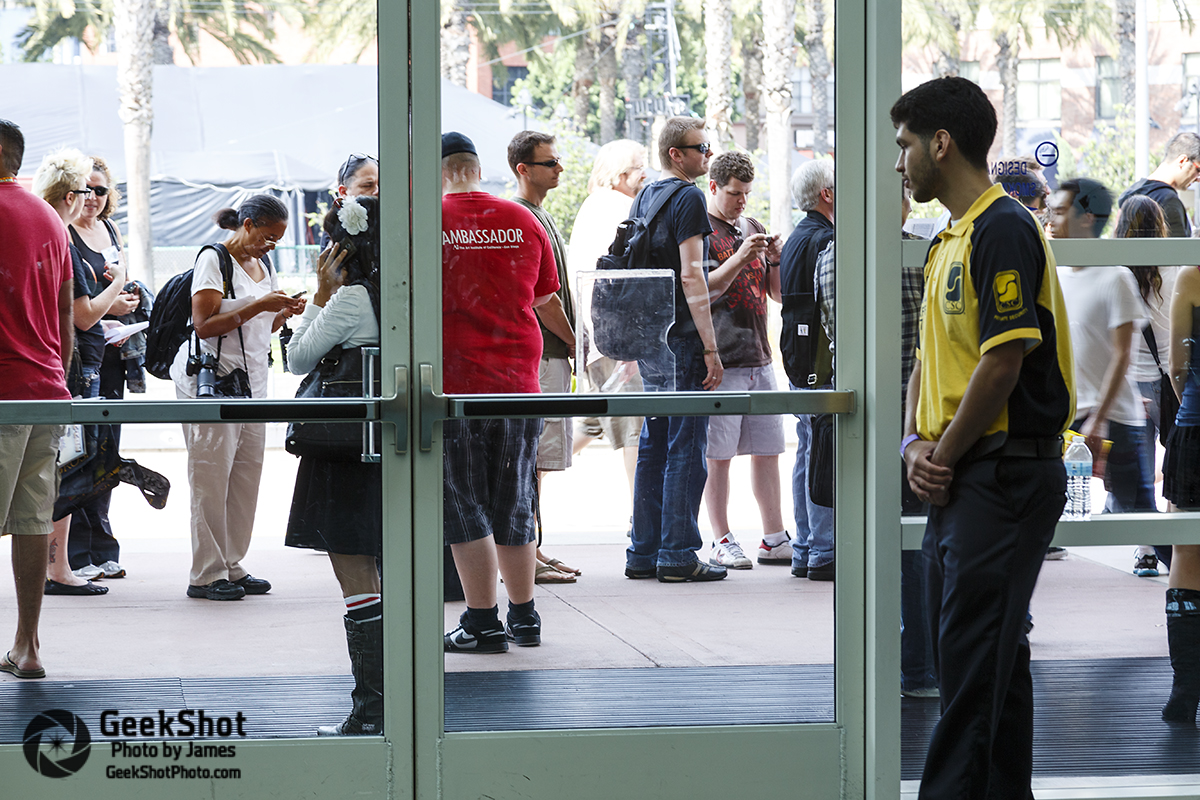 Comic-Con 2012 lobby security door crowd before open