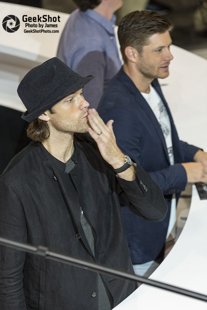 GeekShot Exclusive Series Week 25 - Jared Padalecki Jensen Ackles Supernatural WB booth