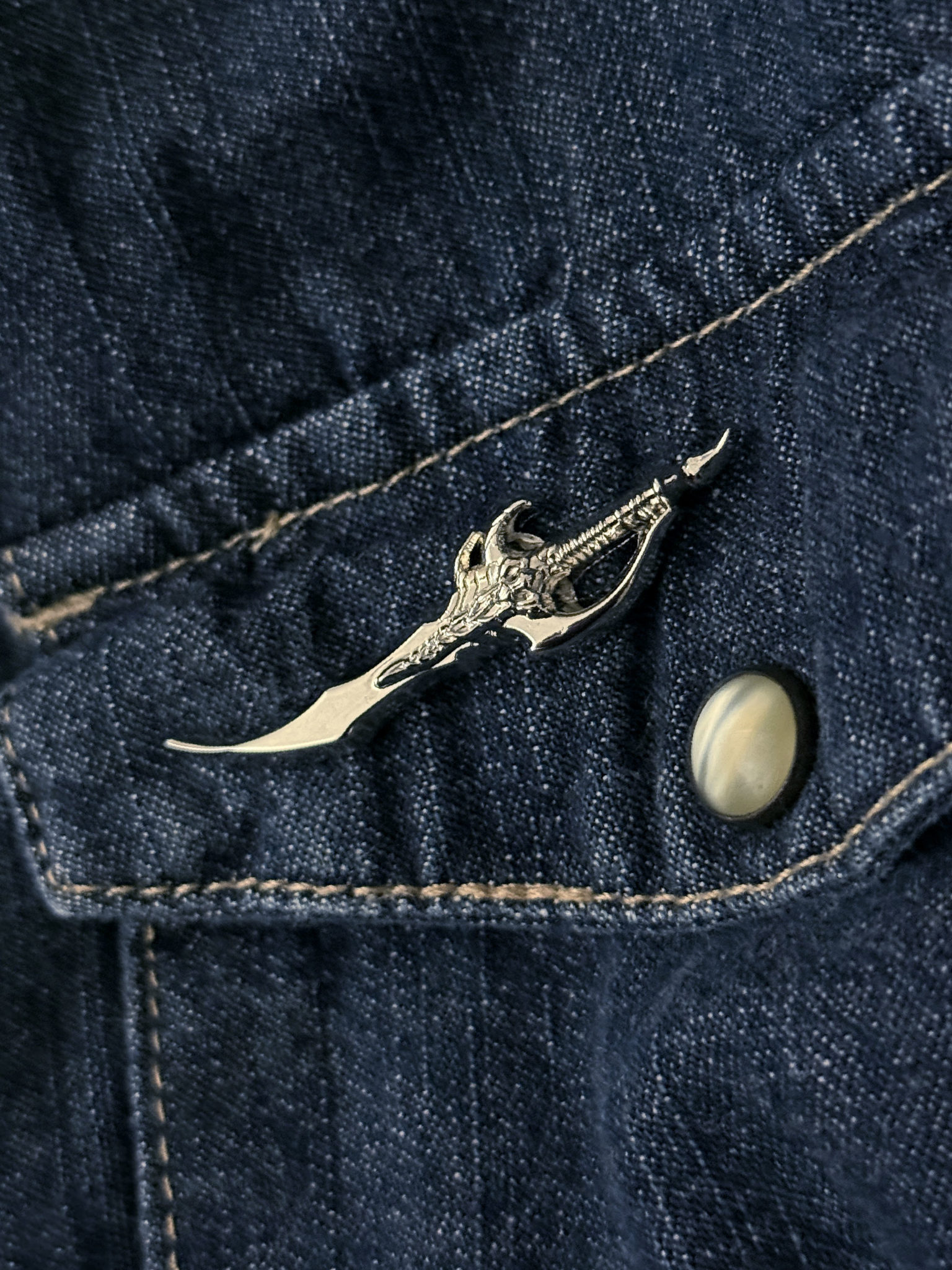 Solo Leveling Venom Fang Enamel Pin