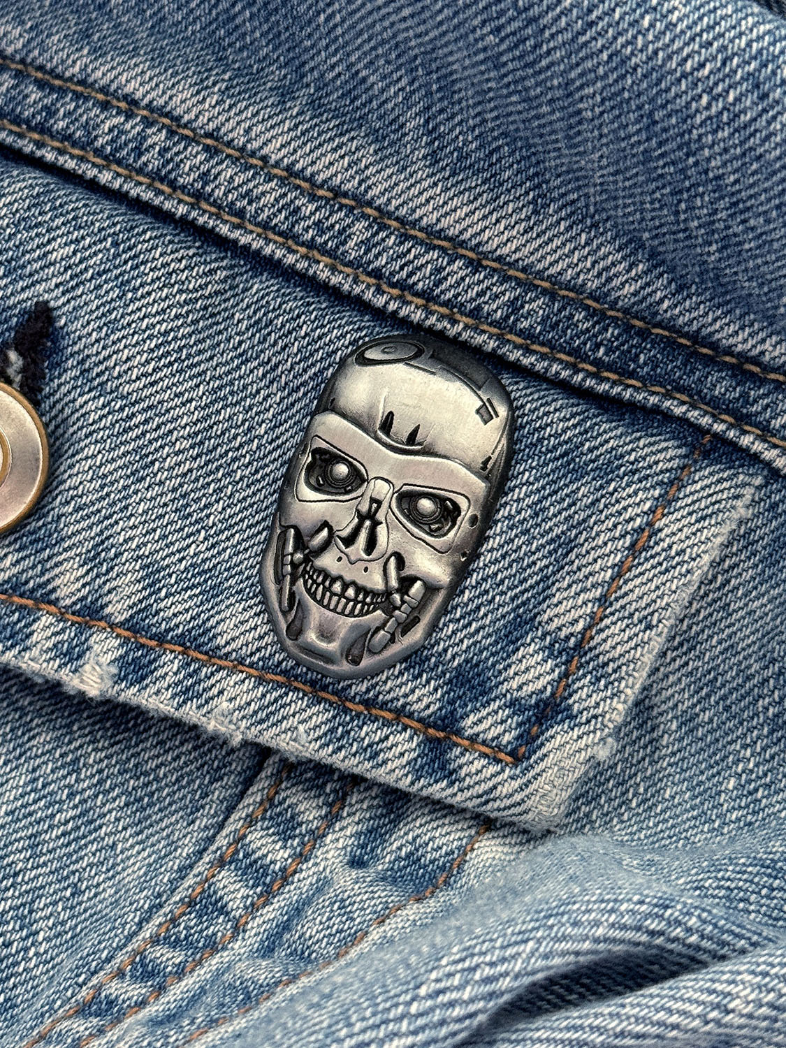 T-800 Pin